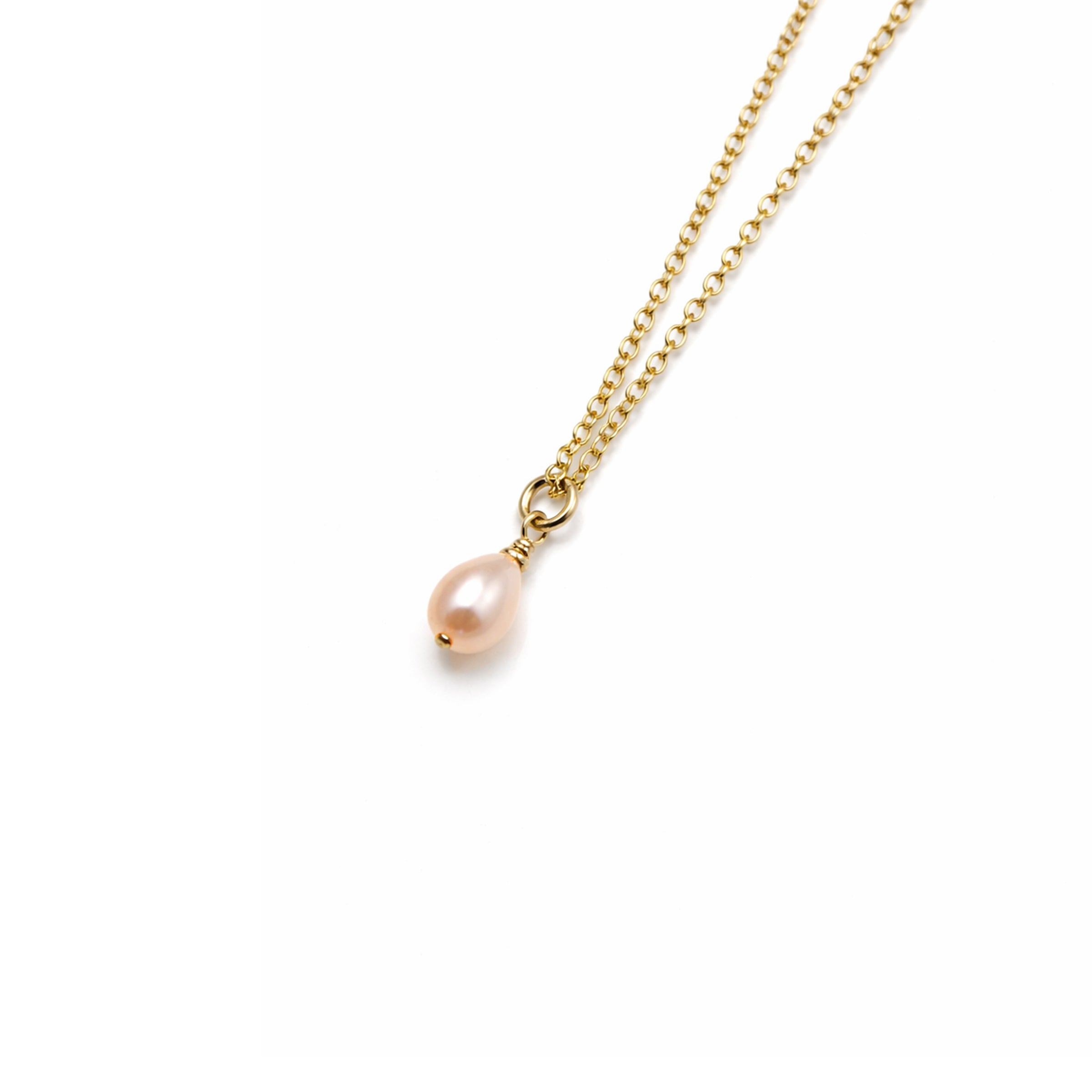 Petitie Pink Pearl Necklace ©